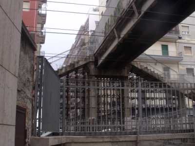 I ponteggi oltre la ferrovia