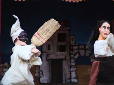 Pulcinella assieme alla fidanzata Teresina 