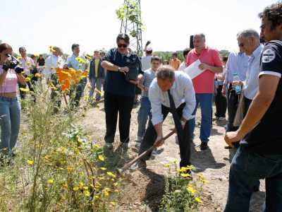 La cerimonia che apr� i lavori del parco