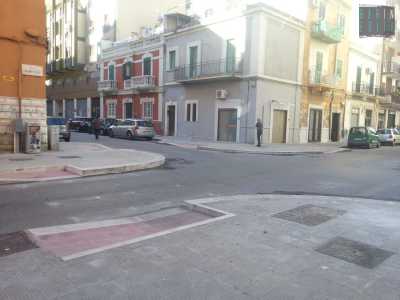 I nuovi marciapiedi con scivoli per disabili senza paletti realizzati all'incrocio tra via Carnia e via Montello