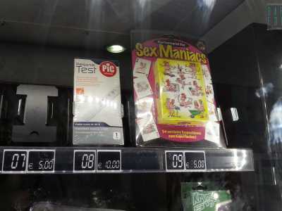 Tra i diversi giochi erotici spicca il mazzo di carte dal nome eloquente, Sex maniacs