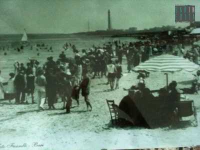 La stazione telegrafonica e il faro visti dalla spiaggia di San Francesco