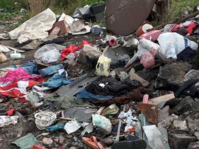 Campo rom del canalone: i rifiuti sono ancora l�