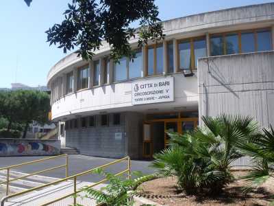 La biblioteca � ospitata in un'ampia sala all'interno degli uffici della quinta circoscrizone