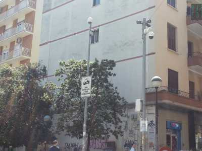La distinzione tra i due tipi di telecamera si ripropone anche in corso Benedetto Croce: solo quella a sinistra, comunale, � segnalata con un apposito cartello. Quella della Polizia di Stato, posizionata sulla destra, non � indicata da alcuna scritta