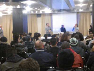 Un'altra fase di discussione dell'assemblea