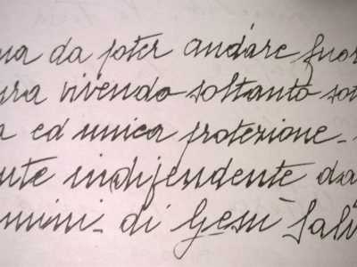 La scrittura angolosa, tipica di dittatori quali Hitler e Mussolini