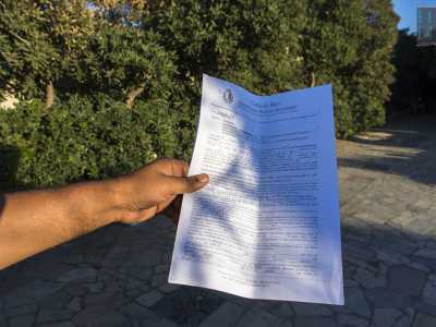 Sulla villa grava un'ordinanza di sgombero. �Vivo qui da 20 anni e non mi sposter� mai - ci ha detto Yonut -. E giuro che ad apiccare il fuoco non siamo stati noi ma degli italiani: li ho visti con i miei occhi�