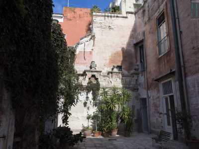 L'atrio che immette nel giardino pensile