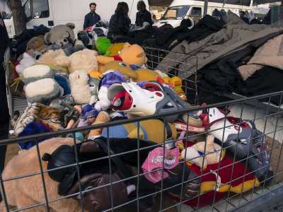 C'� anche un piccolo reparto giocattoli con peluche e pattini fabbricati diversi decenni fa