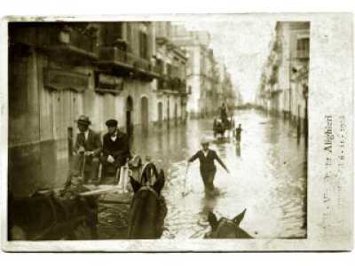 Bari, alluvione del 1926 (foto da ricerche di Leonardo Caggiani e Michele Mossa)
(Blog ambienteambienti.com di Antonello Fiore)