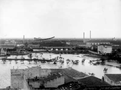 Ferrovia Adriatica, Stabilimento Natrella, alluvione del 1905 (archivio fotografico storico Sergio Leonardi)
(Blog ambienteambienti.com di Antonello Fiore)