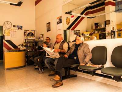 Andare da Biagio significa anche condividere la stessa passione calcistica: quella per il Milan. I fascioni rossoneri che decorano l�intero ambiente sembrano confermarlo