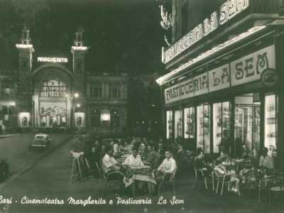 E si riscopre il gusto di sorseggiare un caff� in bar alla moda, com�era l�elegante pasticceria �La Sem� ad angolo tra corso Vittorio Emanuele e corso Cavour, di fronte all�allora attivo Teatro Margherita
