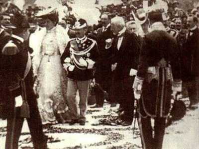 Mentre il re Vittorio Emanuele III giungeva, il 6 settembre del 1930 a inaugurare la prima edizione della Fiera del Levante