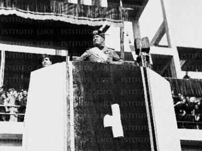 Mussolini, il 14 agosto del 1934, �benediceva� invece il nuovo stadio della Vittoria 