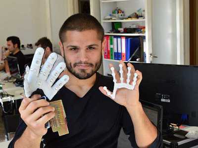 Nicholas Caporusso e il suo Dbglove