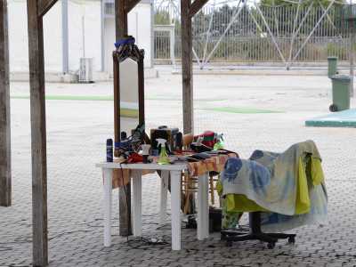 Gli ospiti hanno anche allestito un'improvvisata attivit� da parrucchiere