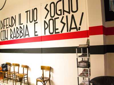 ...slogan quali �difendi il tuo sogno con rabbia e poesia� ...