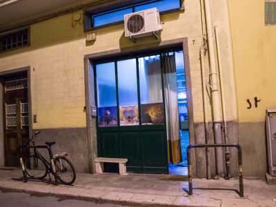 Sono gli stessi militanti di Casa Pound ad accompagnarci alla vicina moschea al civico n.7