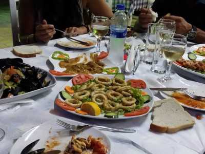 Cena a base di pesce a Himara
