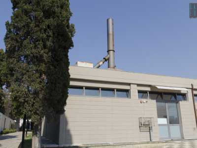 La ciminiera del forno crematorio di Bari, inaugurato dieci anni fa ma ora chiuso per guasto
