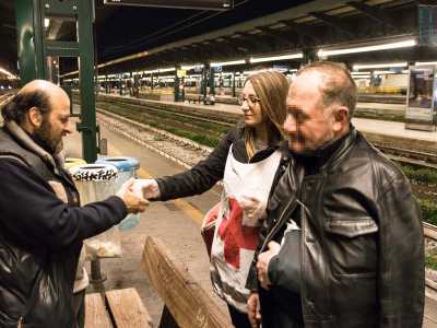 Ha molta voglia di essere ascoltato anche il 52enne Roberto. Si esprime in un italiano fluente e ci racconta che in passato aveva anche un buon posto di lavoro: ma dopo averlo perso non � pi� riuscito a mantenersi da solo