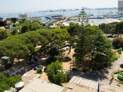 Perch� se il grande parco on i suoi alti alberi � ancora l�...