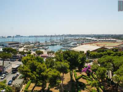 ...come nessuno potr� pi� godere della splendida vista del mare che si apre da un terrazzo non pi� curato: simbolo di quella vecchia gloria cittadina che era il Cto