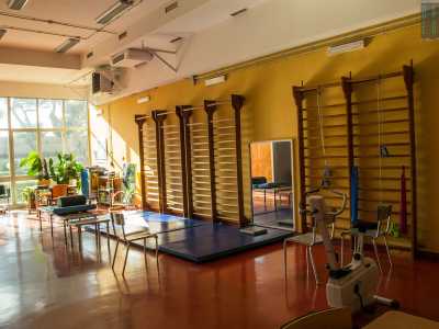 ...e una palestra ancora in uso per la riabilitazione.