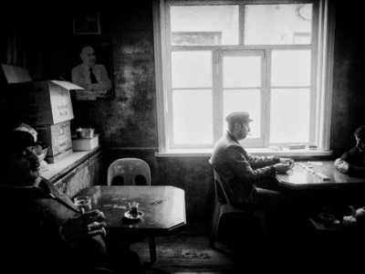 L'interno di una tipica sala da t� a Baku
