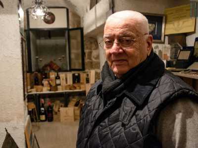 L'attuale titolare � Italo De Candia, venuto al mondo proprio negli scantinati della rivendita nel corso di un raid aereo degli Alleati del 1940