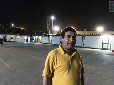 L�unico immigrato che si avvicina a noi � il 52enne marocchino Chifa Faid. �Sono molto riconoscente alla Croce Rossa � sottolinea - qui posso dormire e a volte mi fanno anche mangiare. Sono in Italia da 15 anni ma ultimamente ho perso il lavoro. La mia famiglia � tornata in Marocco e sono rimasto solo�