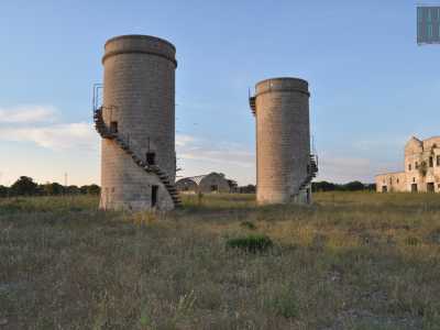 Per il loro funzionamento furono innalzate due poderose cisterne a sud del casale