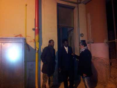 Ingresso del Ferrhotel, fotografato quando ormai � calata la sera