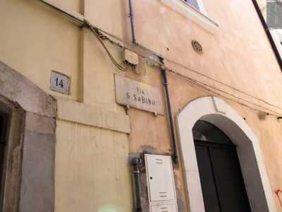 Via San Sabino, ancora esistente, sarebbe la via che un tempo attraversava il ghetto