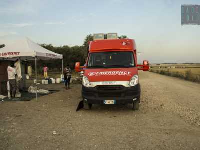 Uno dei due minivan situati nella postazione a poca distanza dal Ghetto