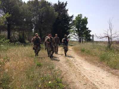 Operatori in azione su terreni poco praticabili