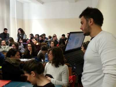 InnovAttivi durante la lezione di laboratorio di comunicazione e organizzazione eventi