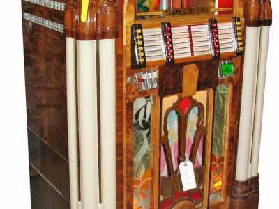 Un Wurlitzer 950, anch'esso contenente vinili a 78 giri: pu� arrivare a costare 30mila euro