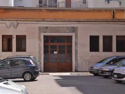 L'ingresso dell'ex cinema Jolly in un cortile di via Sagarriga Visconti, ora parcheggio