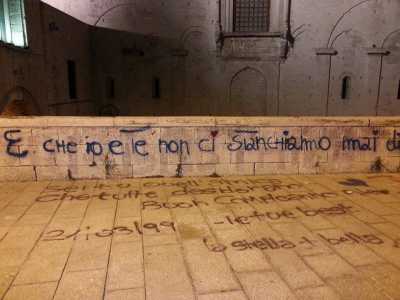 Le scritte sulla muraglia di Bari: sono l� da mesi