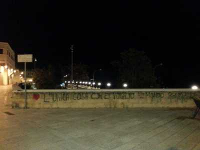 Le scritte sulla muraglia di Bari: sono l� da mesi