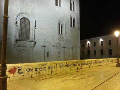 Le scritte sulla muraglia di Bari: sono l� da mesi