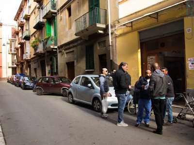 Qui il panorama cambia decisamente: le stesse abitazioni colorate di cui abbiamo parlato prima sono messe decisamente peggio: i colori sono sbiaditi, i muri scrostati