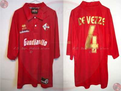 La collezione di maglie di calcio di Fabrizio Fanelli