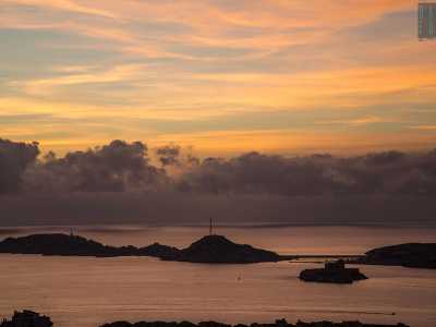 Il golfo di Marsiglia ospita particolari isolotti e quel castello d�If nel quale Dumas ambient� il �Conte di Montecristo�