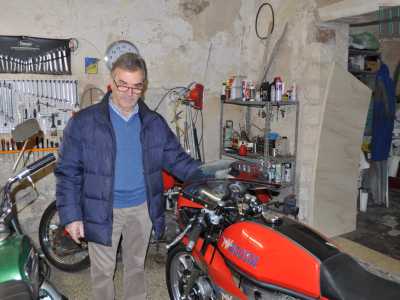 Questo � infatti il laboratorio del 69enne Giovanni Lamesta, un meccanico improvvisato specializzatosi per� nella riparazione di motori e carrozzerie �vintage�