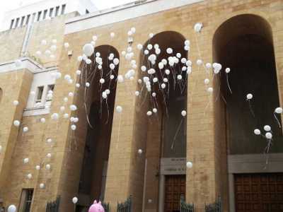 Per ricordare le vittime della strada: lancio dei 200 palloncini bianchi