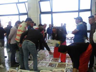 Tra offerte, grida e alterchi l'asta � parecchio concitata